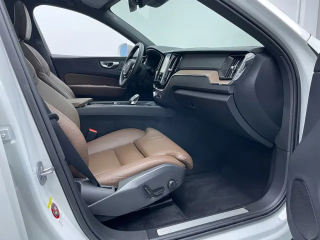 Volvo XC60 — Фото автомобиля 8
