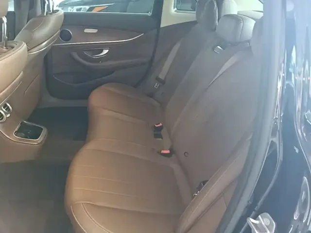 Mercedes-Benz E-Class — Фото автомобиля 16