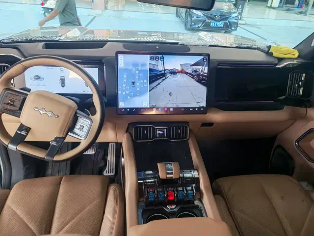 BYD FangChengBao Leopard 8 — Фото автомобиля 7