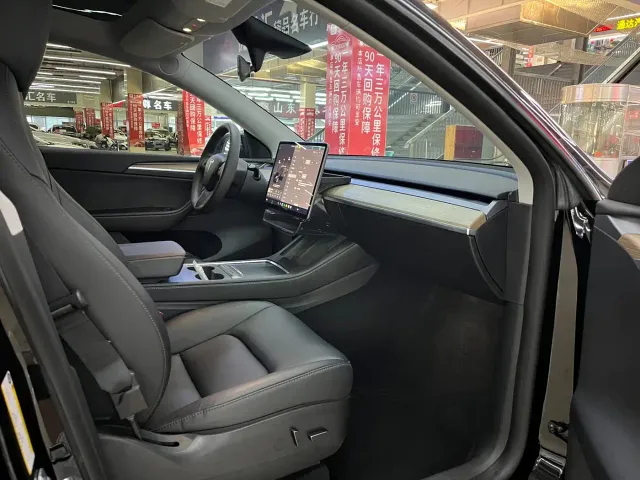 Tesla Model Y — Фото автомобиля 8