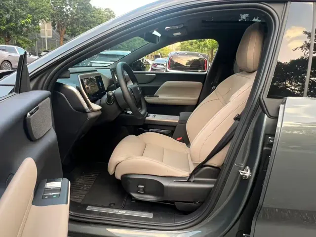 Volvo XC70 Plug-in Hybrid — Фото автомобиля 4