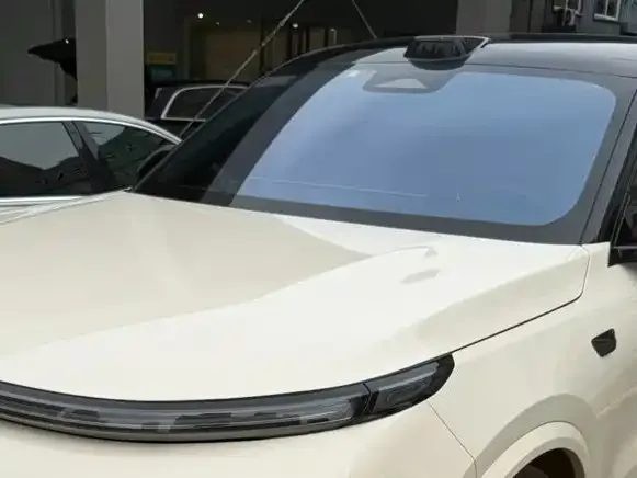 Li Auto L8 — Фото автомобиля 2