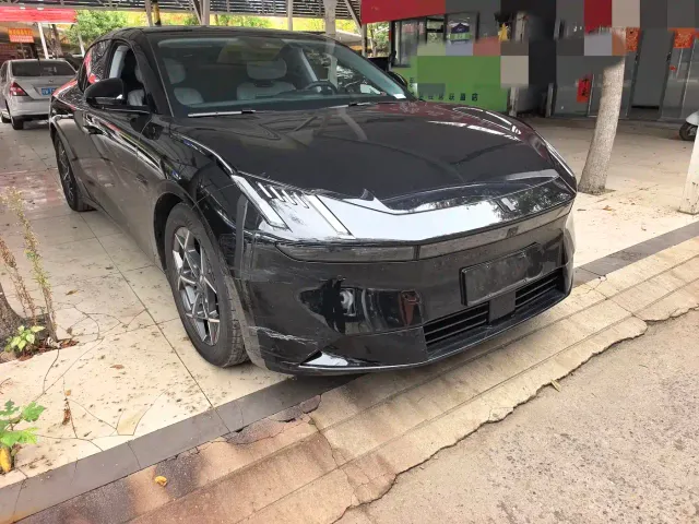 Lynk & Co Z10 — Фото автомобиля 3