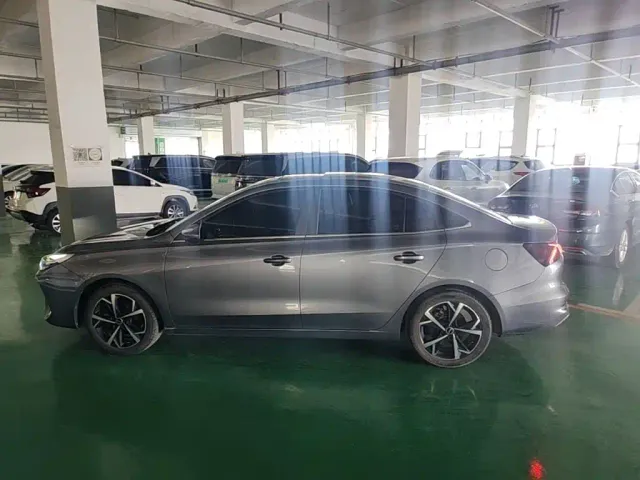 Roewe i5 — Фото автомобиля 5