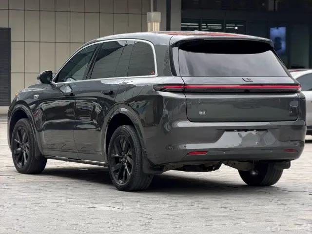 Li Auto L8 — Фото автомобиля 16