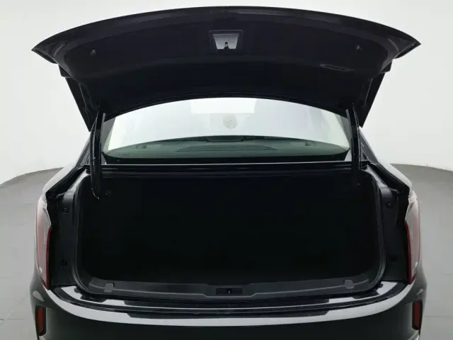 Hongqi E-QM5 — Фото автомобиля 16