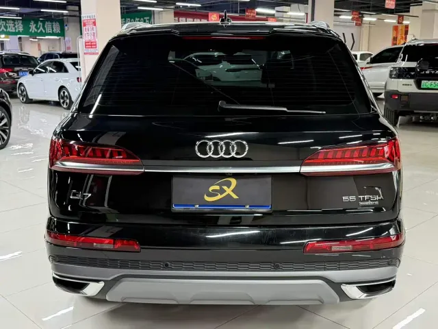 Audi Q7 — Фото автомобиля 8