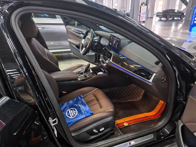 BMW 5 Series — Фото автомобиля 11