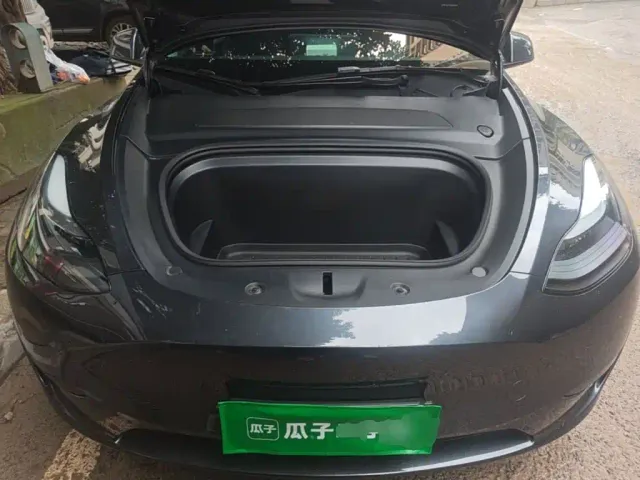 Tesla Model Y — Фото автомобиля 19