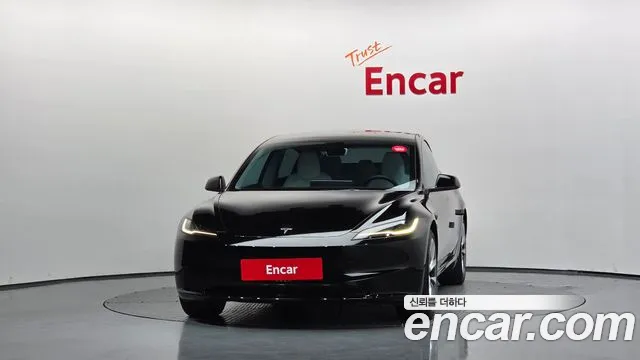 Tesla Model 3 — Фото автомобиля 3