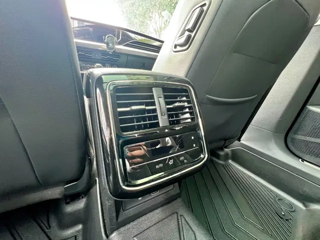 Volkswagen Passat — Фото автомобиля 24