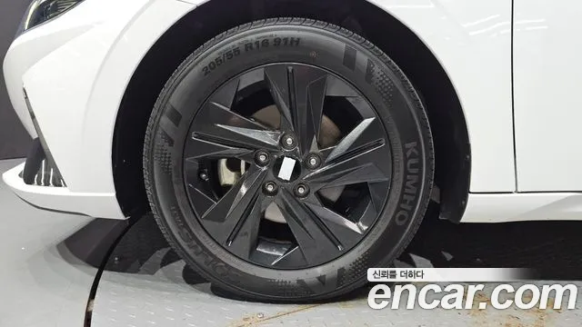 Hyundai Avante CN7 — Фото автомобиля 5