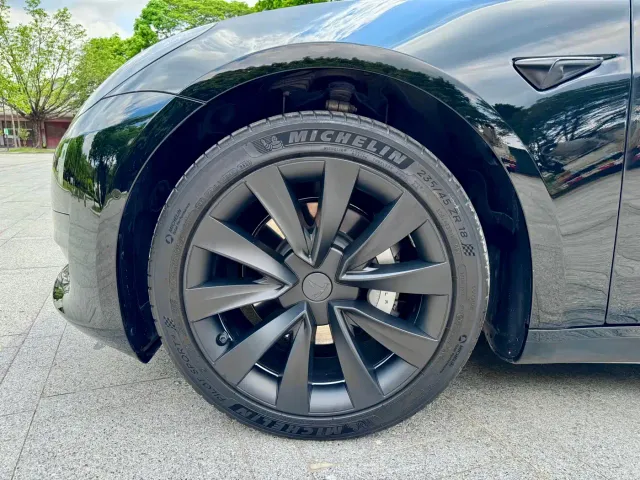 Tesla Model 3 — Фото автомобиля 25