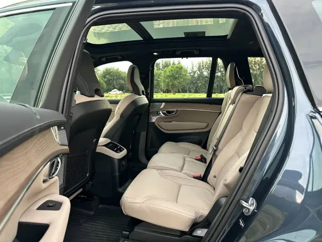 Volvo XC90 — Фото автомобиля 10