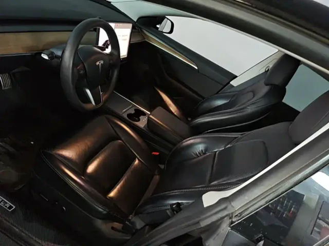 Tesla Model 3 — Фото автомобиля 14