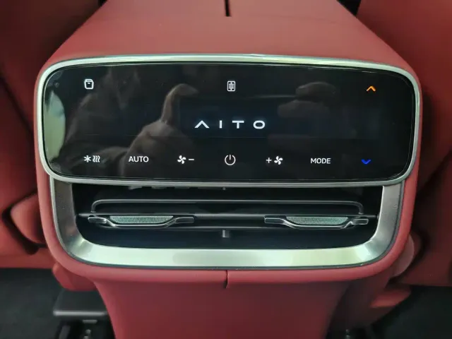 Aito M8 — Фото автомобиля 11