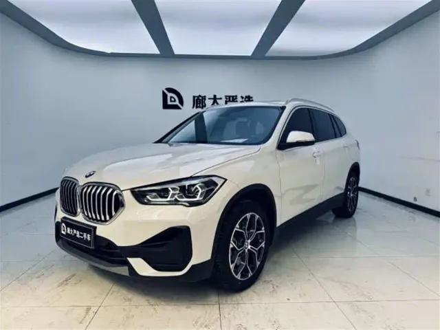 Фотография автомобиля — BMW X1
