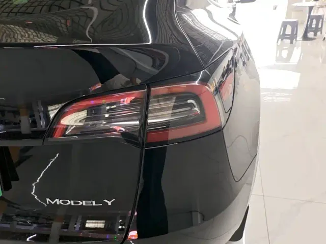 Tesla Model Y — Фото автомобиля 7