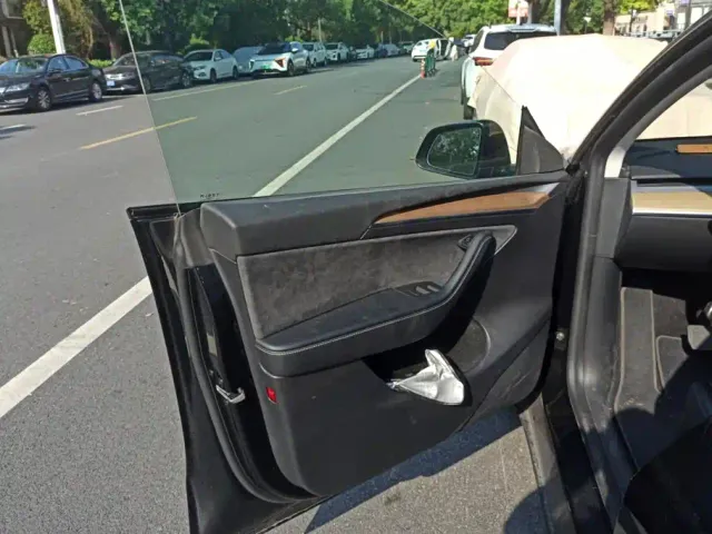 Tesla Model Y — Фото автомобиля 7