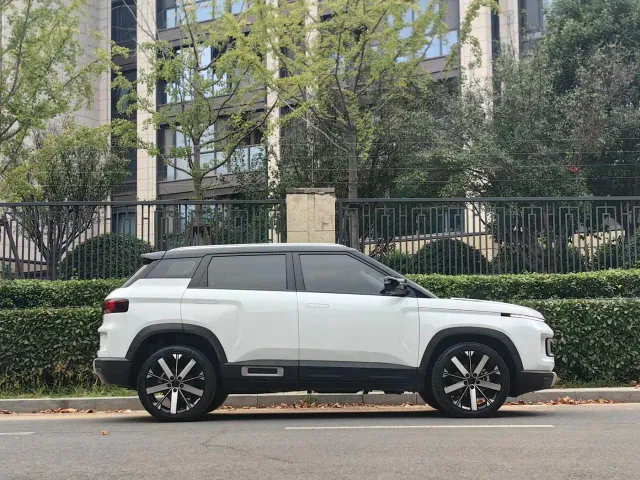 Geely ICON — Фото автомобиля 4