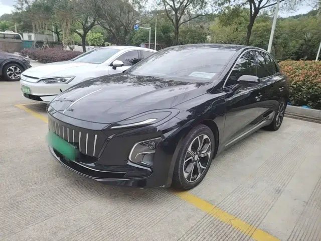 Фотография автомобиля — Hongqi E-QM5