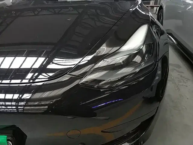 Tesla Model 3 — Фото автомобиля 23