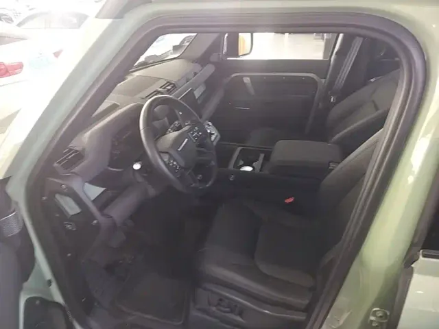 Land Rover Defender — Фото автомобиля 15