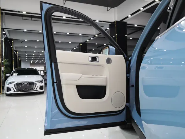 Li Auto L7 — Фото автомобиля 5