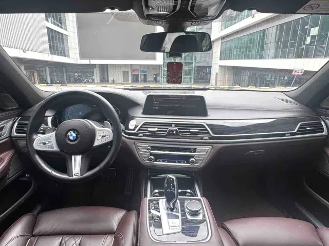BMW 7 Series — Фото автомобиля 10
