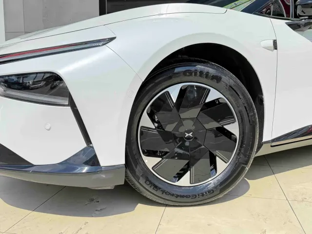 Xpeng P7+ — Фото автомобиля 13