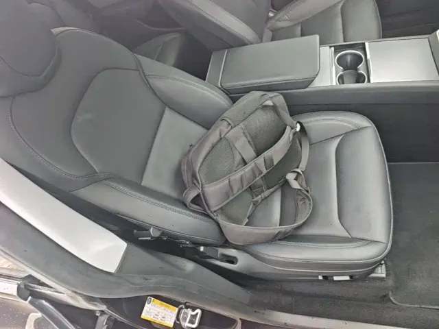 Tesla Model Y — Фото автомобиля 24