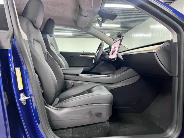 Tesla Model Y — Фото автомобиля 9