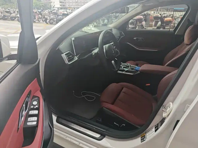 BMW BMW i3 2024 eDrive 35 L — Фото автомобиля 17