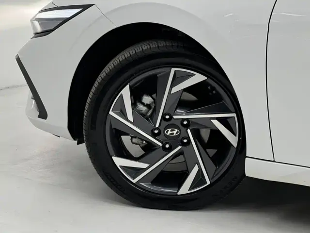 Hyundai Elantra — Фото автомобиля 13