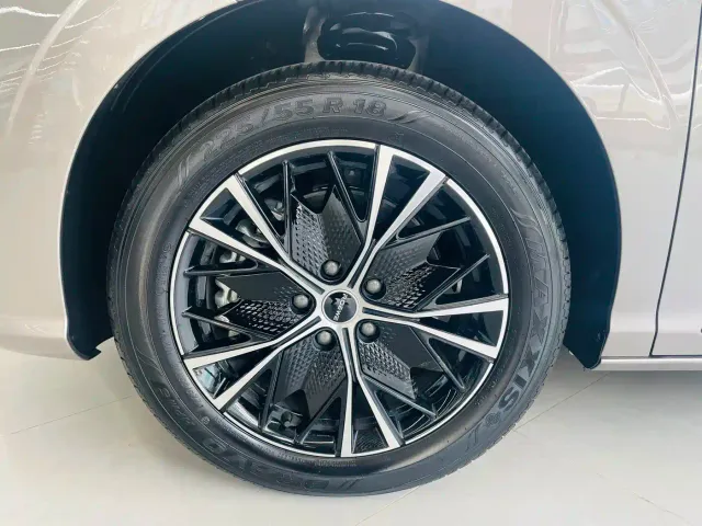 Roewe iMAX8 — Фото автомобиля 3