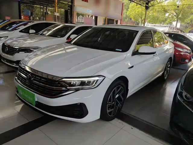 Фотография автомобиля — Volkswagen Sagitar