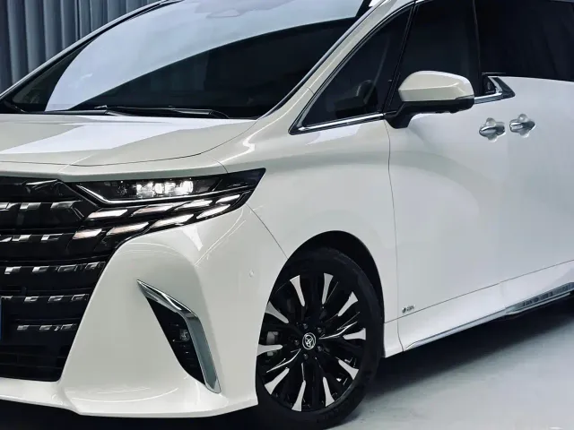 Toyota Alphard — Фото автомобиля 23