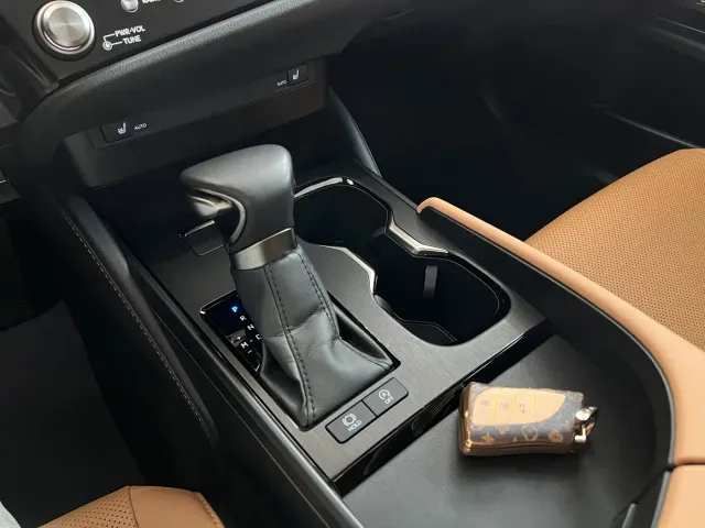 Lexus ES — Фото автомобиля 16