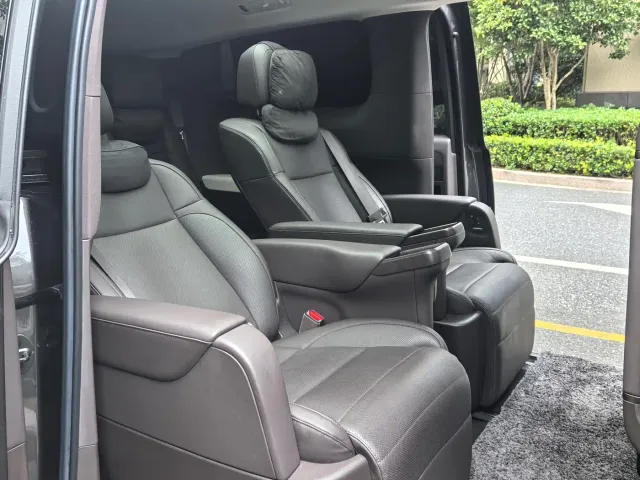 Li Auto MEGA — Фото автомобиля 11