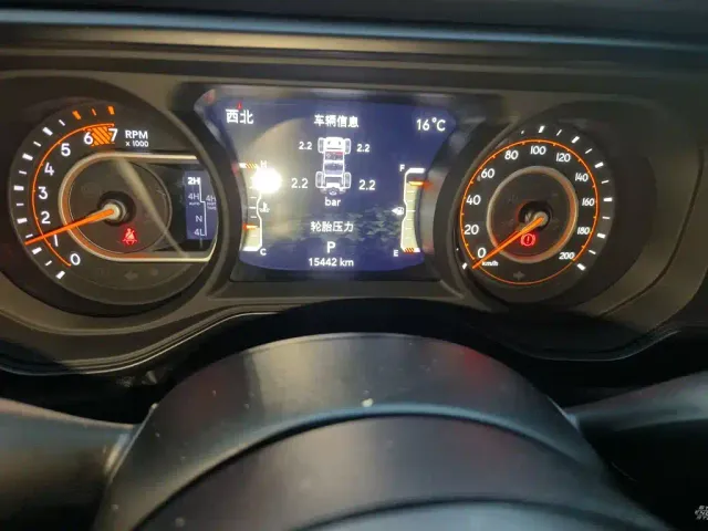 Jeep Wrangler — Фото автомобиля 4