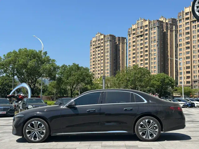 Mercedes-Benz E-Class — Фото автомобиля 11