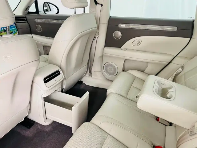 IM Motors LS6 — Фото автомобиля 11