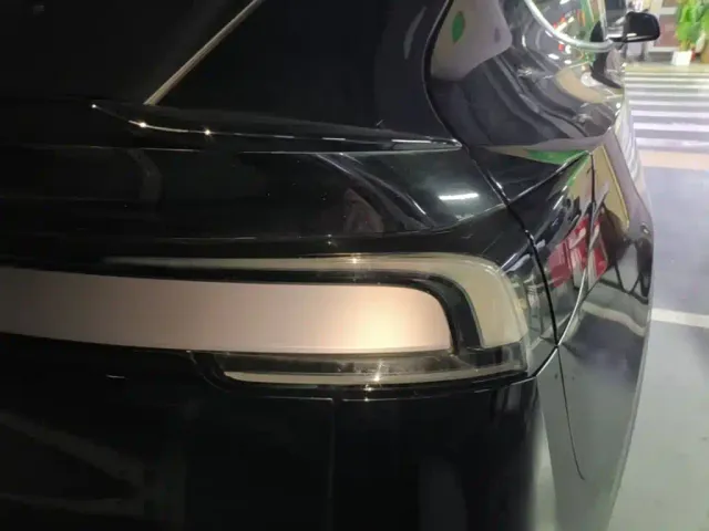 Tesla Model Y L — Фото автомобиля 7