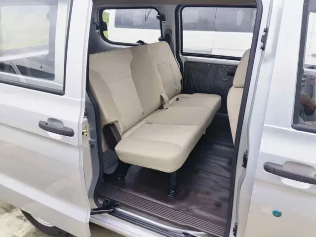 Wuling Hongguang V — Фото автомобиля 11