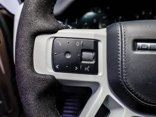 Land Rover Defender — Фото автомобиля 13