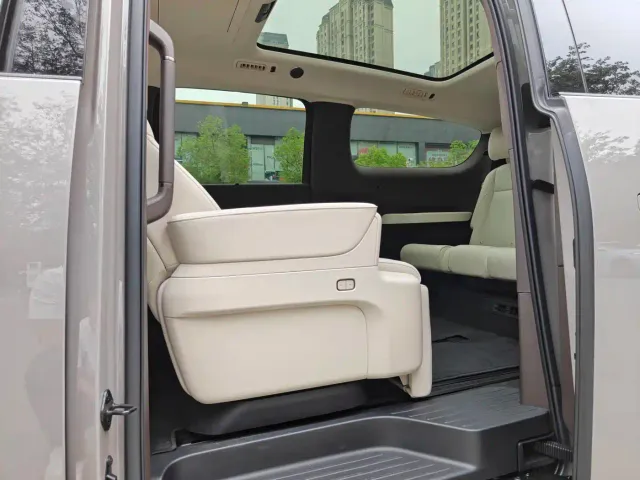 Li Auto Li Auto MEGA 2024 Ultra — Фото автомобиля 11