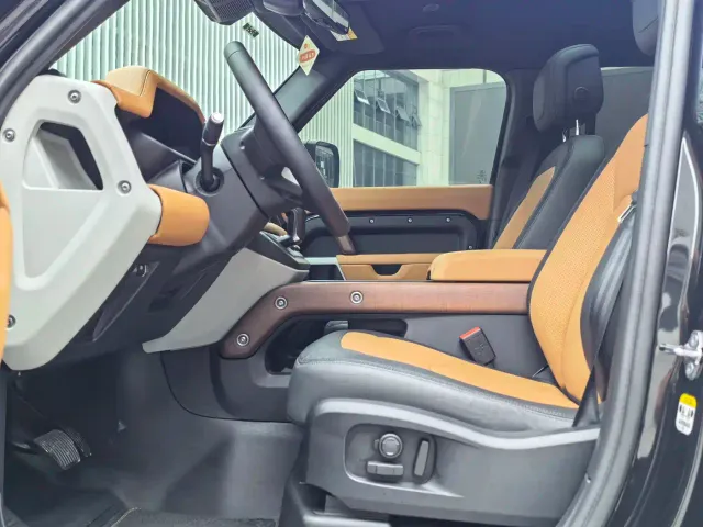Land Rover Defender — Фото автомобиля 8