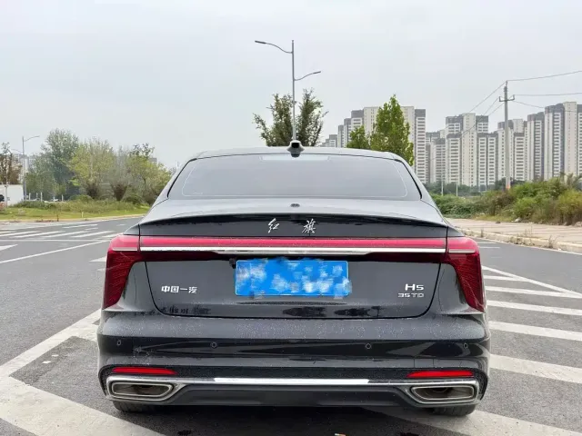 Hongqi Hongqi H5 2025 1.5T DCT Flag Rhythm 500,000 Units Memorial Edition — Фото автомобиля 8