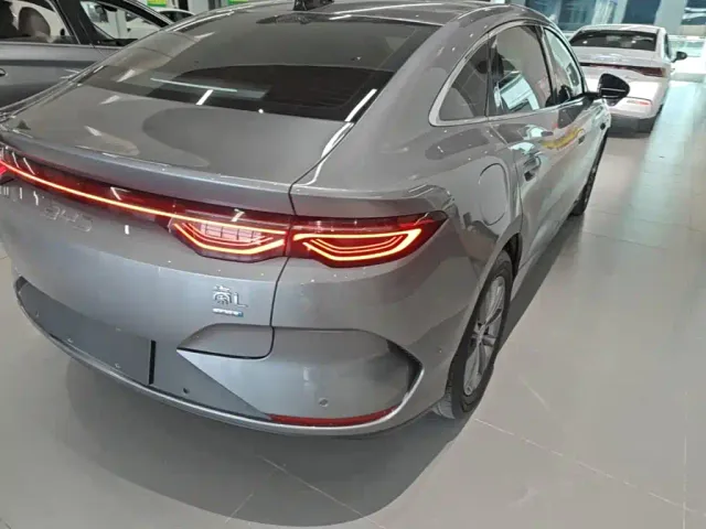BYD Qin L — Фото автомобиля 7