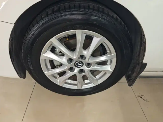 Mazda Axela — Фото автомобиля 22